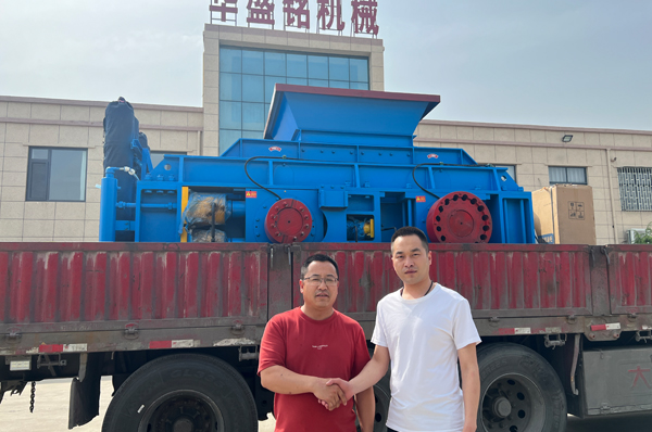 河(he)南(nan)客戶(hu)試機(ji)后決定投(tou)産(chan)液壓(ya)對輥(gun)機(ji)