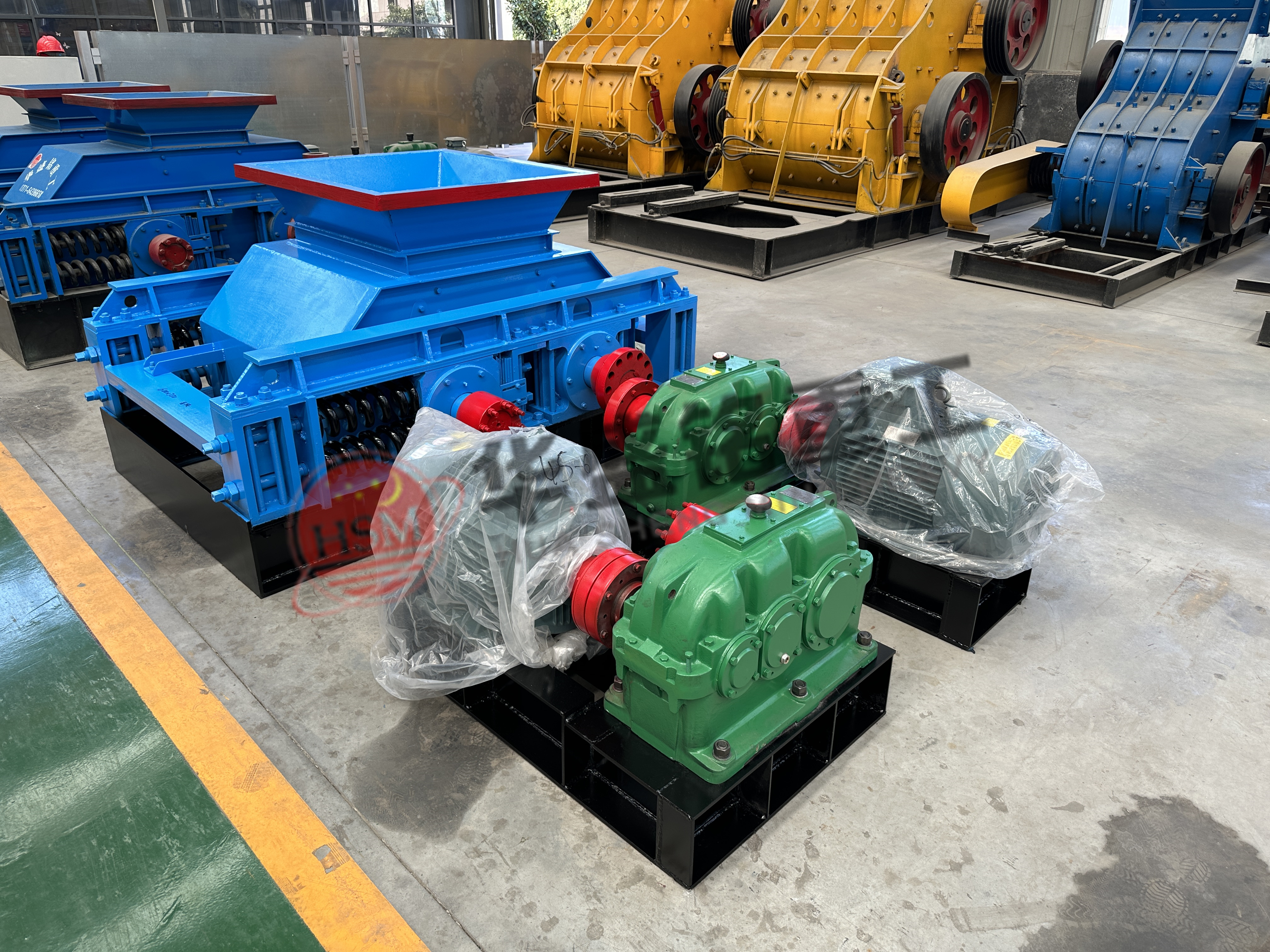 鈦(tai)鐵破碎(sui)機,鐵(tie)鑛(kuang)破碎機(ji)價(jia)格(ge),鈦(tai)鐵雙齒(chi)輥(gun)破(po)碎機廠(chang)傢,鈦(tai)鐵(tie)破碎機(ji)型號